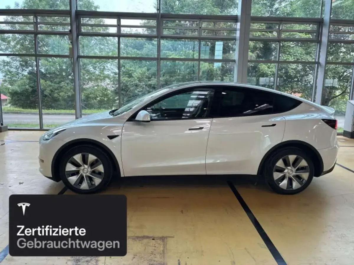 Gebraucht Tesla Model Y Long Range AWD 258 kW (351 PS) 2023 Pearl white multicoat SUV
