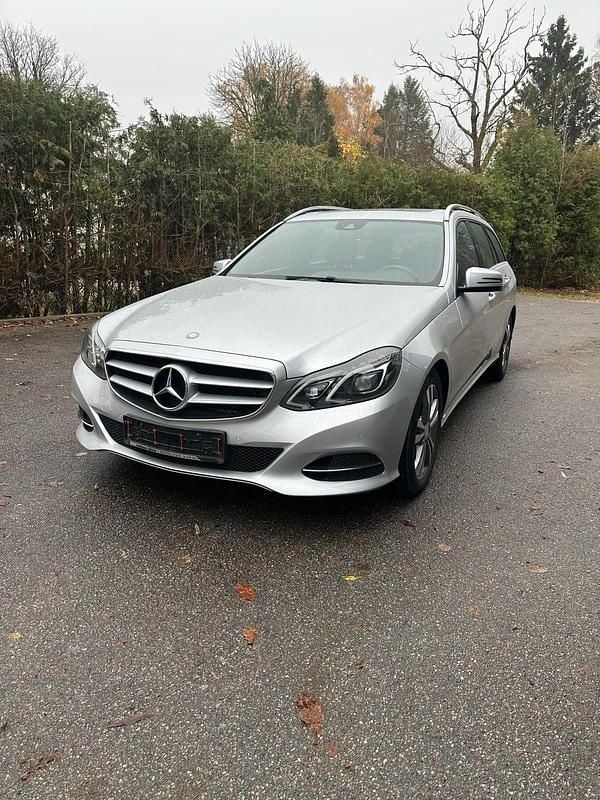 Silber Gebraucht 2016 Mercedes E350 Kombi | 27.500 € (Etwas zu teuer) - Bild 1/4