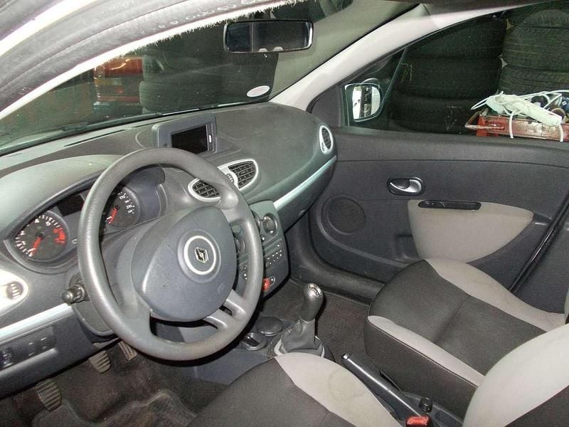 Gebraucht Renault Clio GrandTour 75 PS (55 kW) 2012 Weiß Kombi