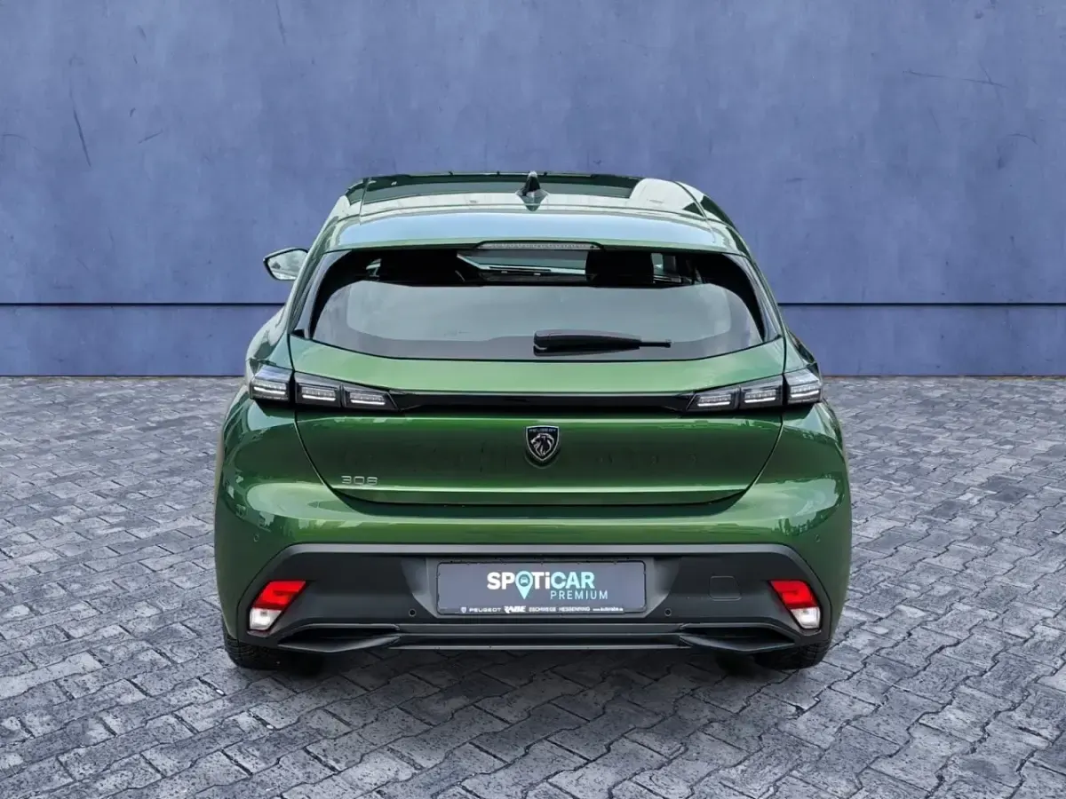Gebraucht Peugeot 308 Active 131 PS (96 kW) 2024 Grün Limousine
