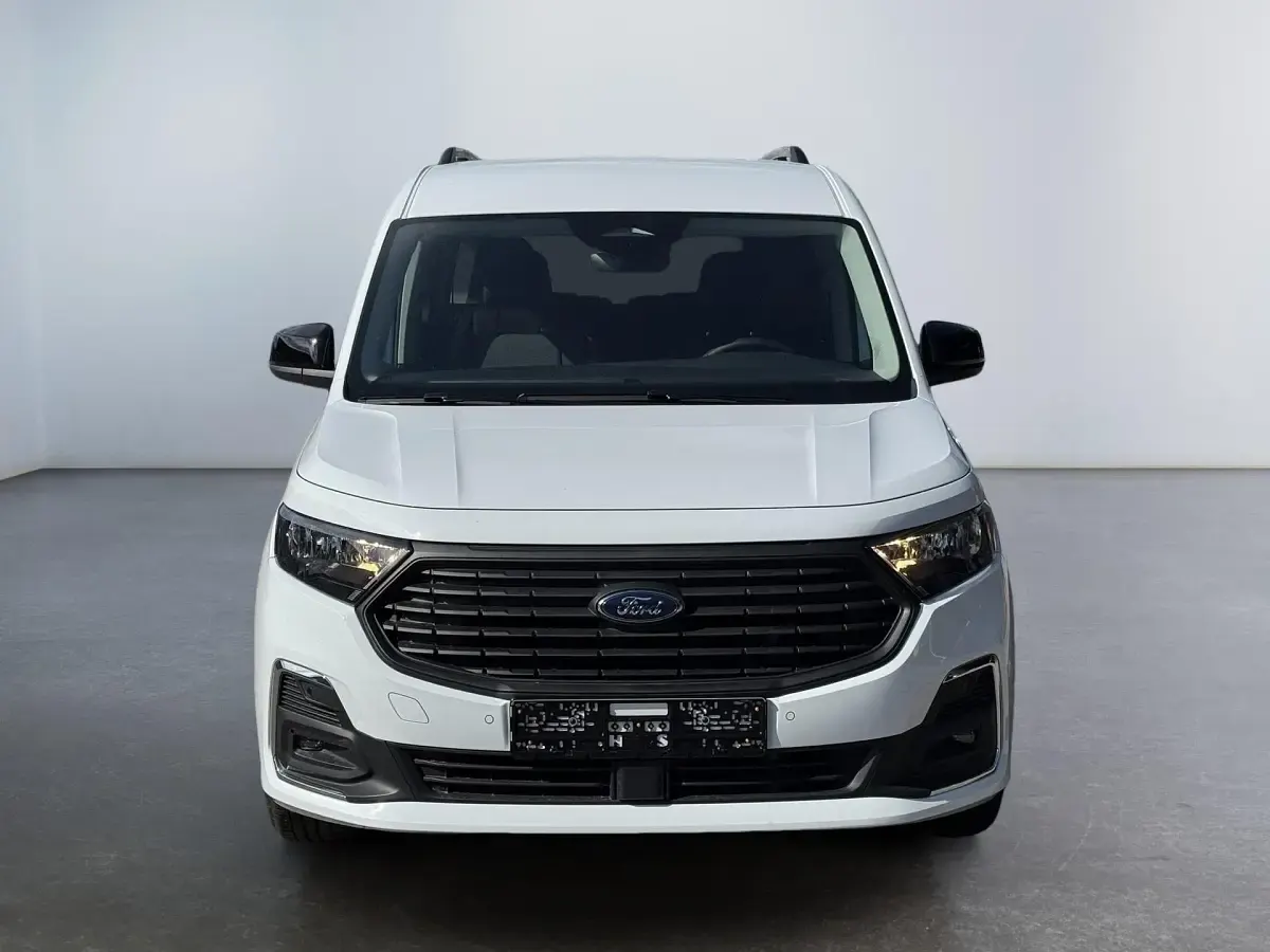 Neu Ford Tourneo Titanium 116 PS (85 kW) 2026 Weiß Van / Kleinbus