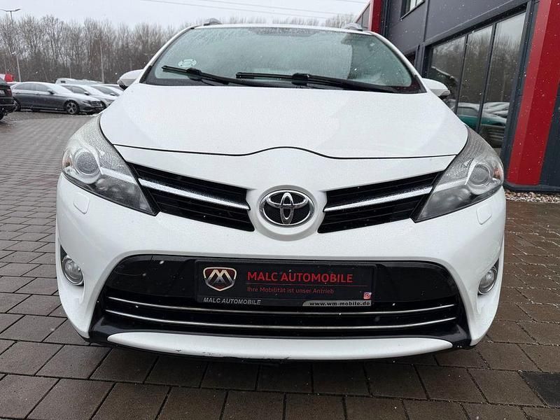 Gebraucht Toyota Verso Life 126 PS (92 kW) 2014 Weiß Van / Kleinbus
