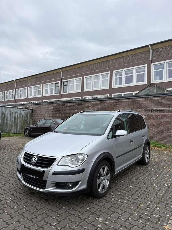 Silber Gebraucht 2008 VW Touran Cross Van / Kleinbus | 3.700 € (Superpreis) - Bild 1/4