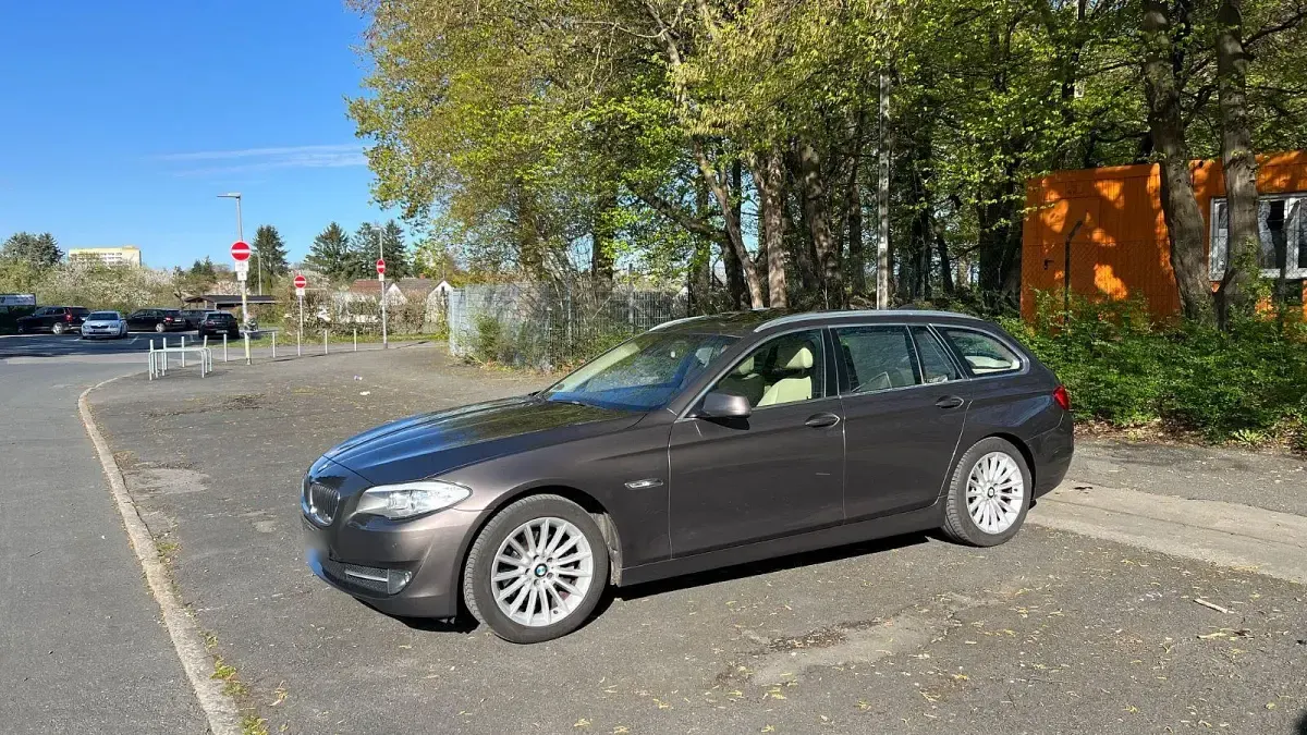 Gebraucht BMW 520 184 PS (135 kW) 2011 Braun Kombi