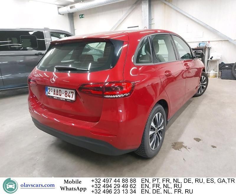 Gebraucht Mercedes B180 116 PS (85 kW) 2021 Rot Van / Kleinbus