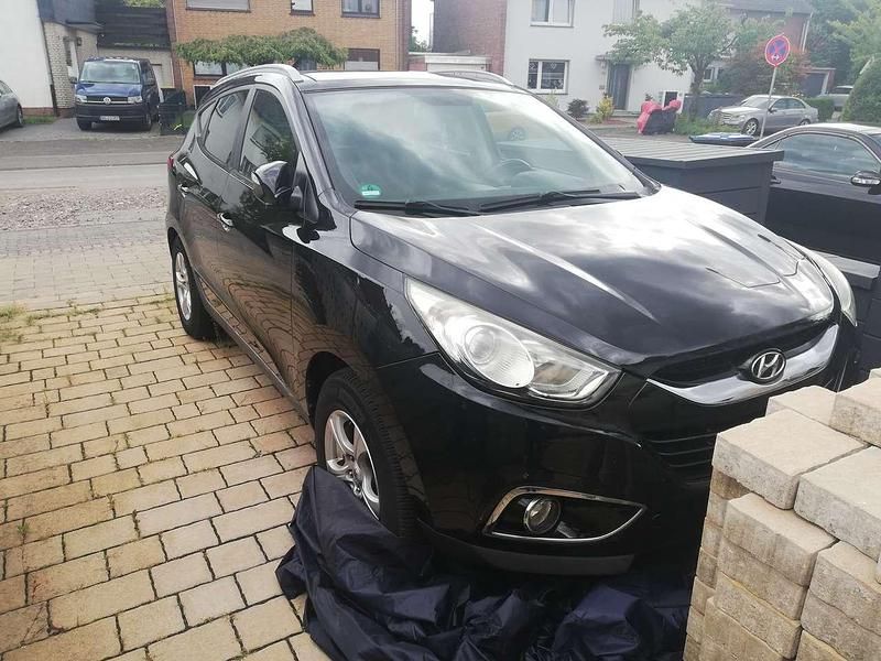 Schwarz Gebraucht 2011 Hyundai ix35 Style SUV | 7.500 € (Etwas zu teuer) - Bild 1/4