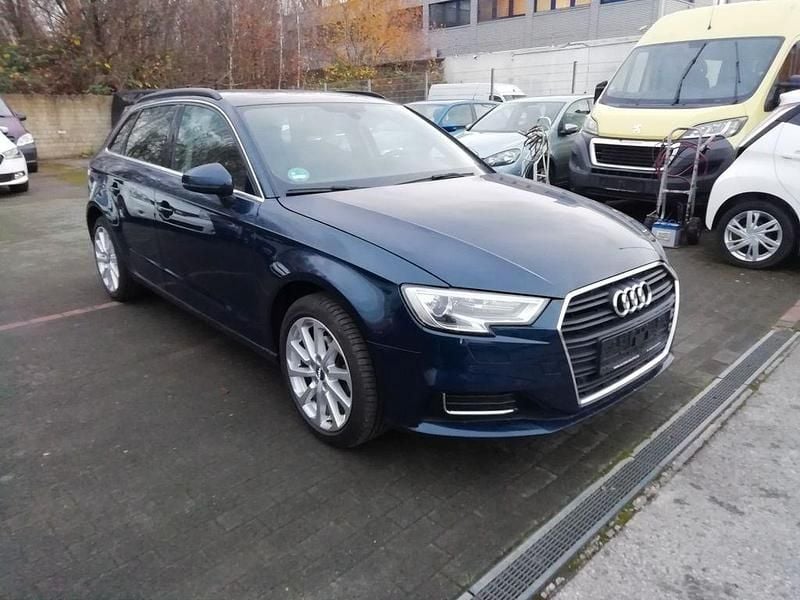 Second-hand Audi A3 Design 116 CP (85 kW) 2017 Albastru Berlinǎ