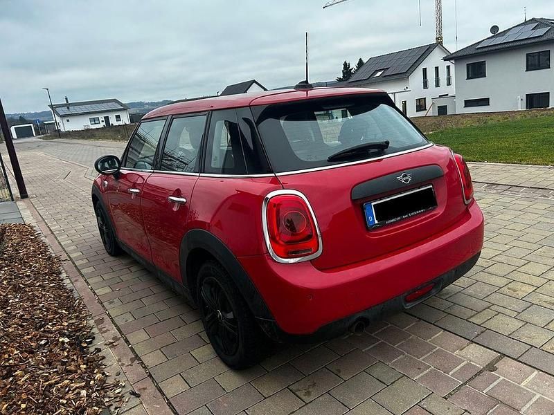 Second-hand Mini One D 95 CP (69 kW) 2018 Roșu Hatchback