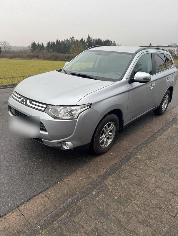 Gebraucht Mitsubishi Outlander Invite 150 PS (110 kW) 2014 Silber SUV