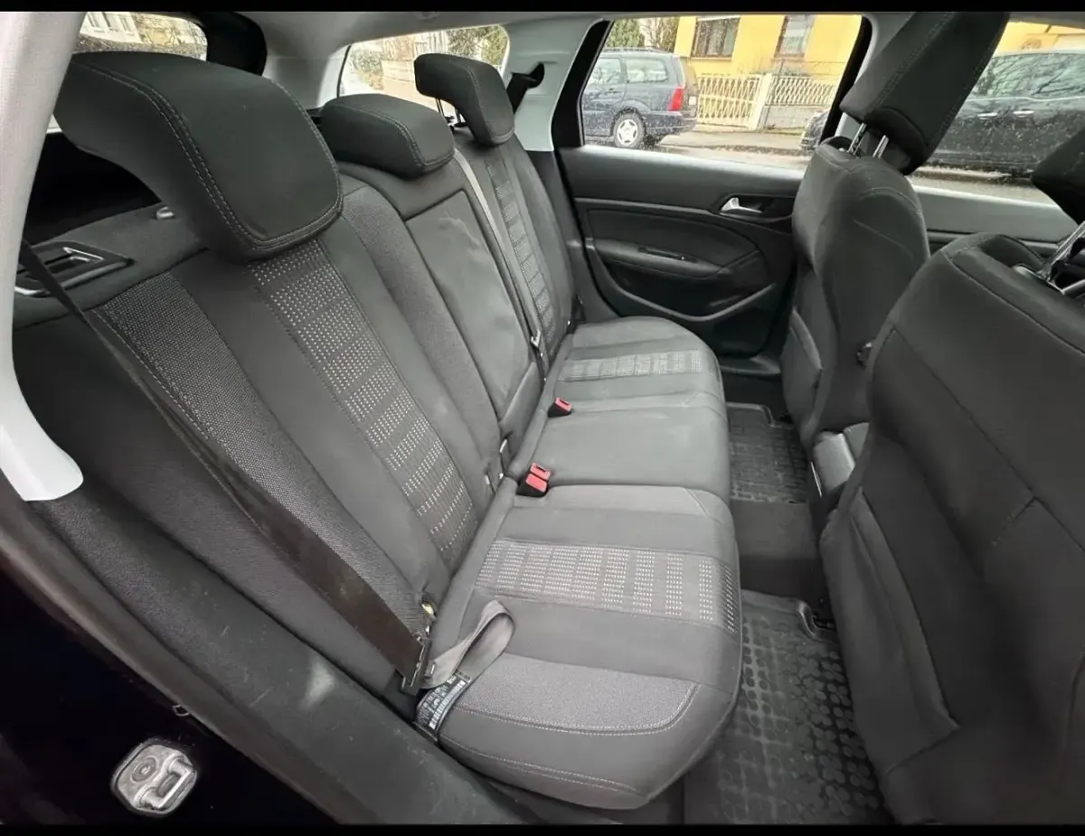 Gebraucht Peugeot 308 SW Allure 120 PS (88 kW) 2016 Andere farben Kombi