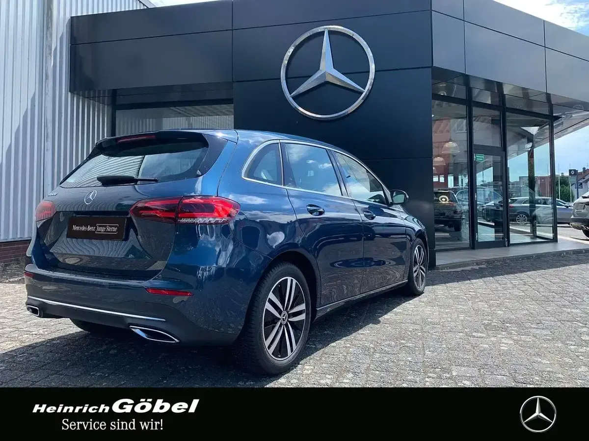 Gebraucht Mercedes B180 Progressive 116 PS (85 kW) 2021 Denimblau Kleinwagen