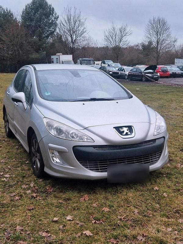 Gebraucht Peugeot 308 101 PS (74 kW) 2008 Silber Limousine
