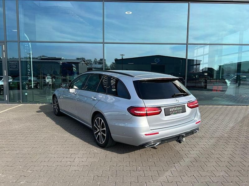 Gebraucht Mercedes E220 Avantgarde 200 PS (147 kW) 2022 Silber Limousine