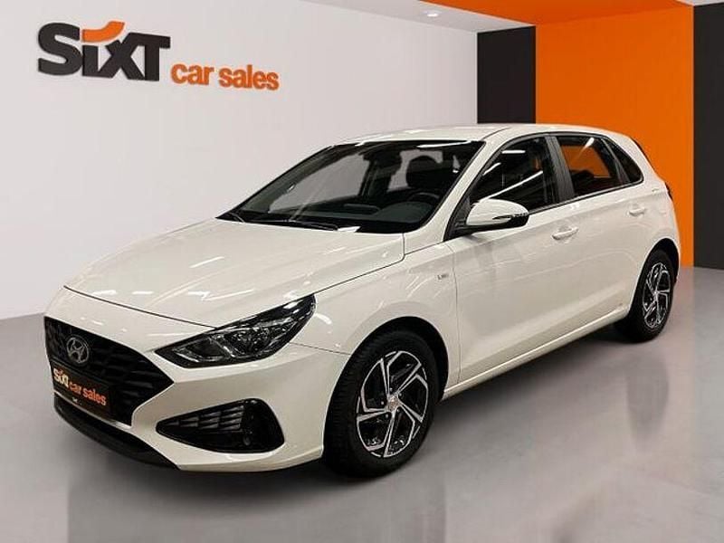 Gebraucht Hyundai i30 Select 120 PS (88 kW) 2023 Weiß Limousine