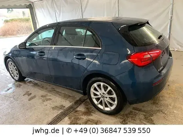 Gebraucht Mercedes A250 Advanced 218 PS (160 kW) 2022 Blau Limousine