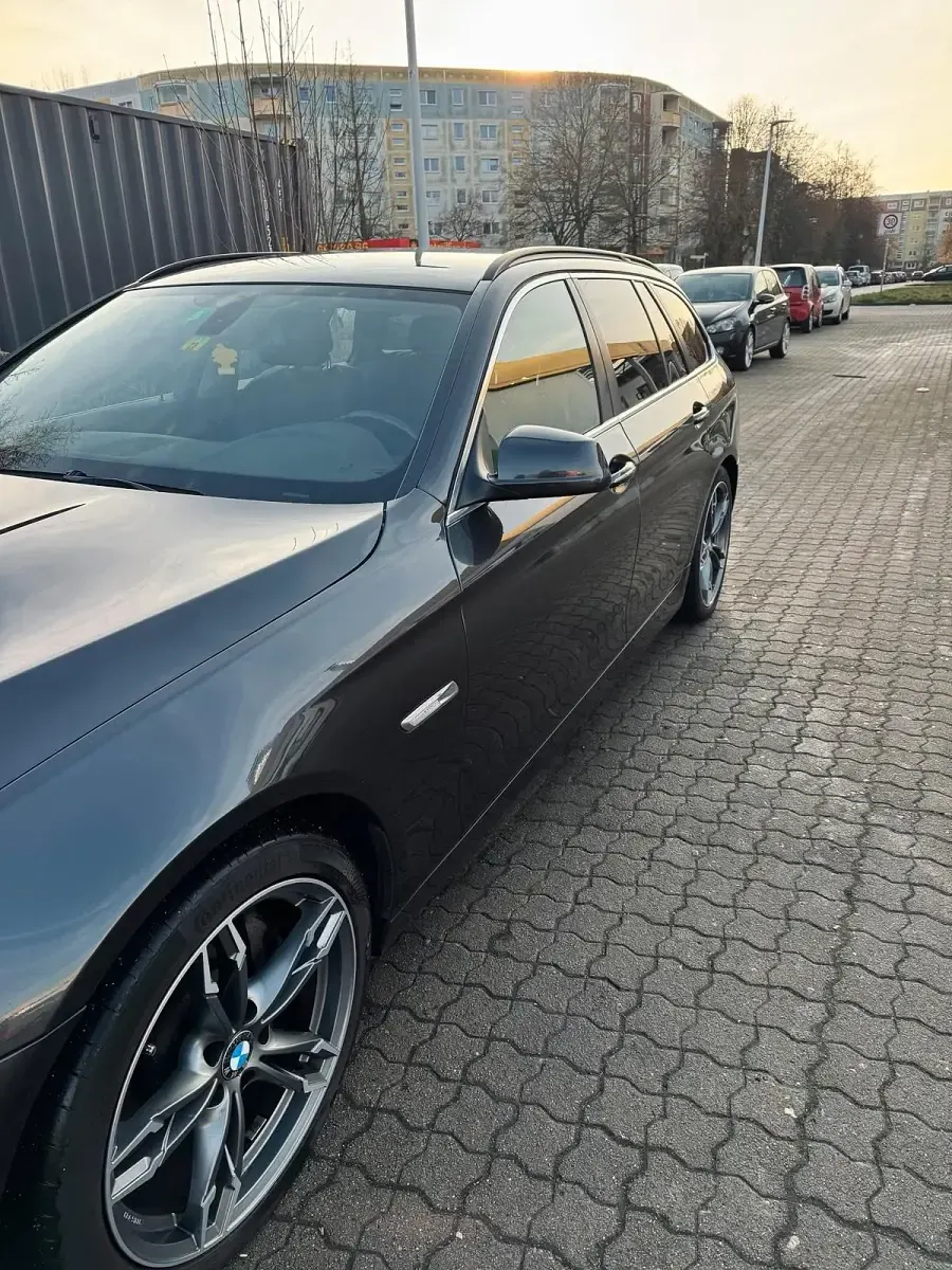 Gebraucht BMW 530 204 PS (150 kW) 2011 Schwarz Kombi