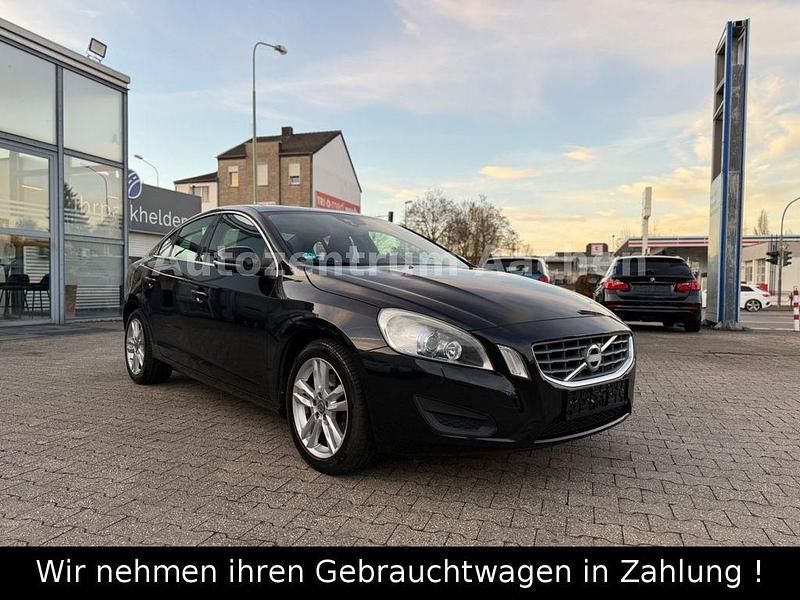 Gebraucht Volvo S60 Momentum 136 PS (100 kW) 2014 Schwarz Limousine