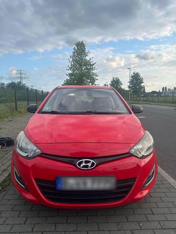 Rot Gebraucht 2013 Hyundai i20 Classic Kleinwagen | 3.000 € (Guter Preis) - Bild 1/4