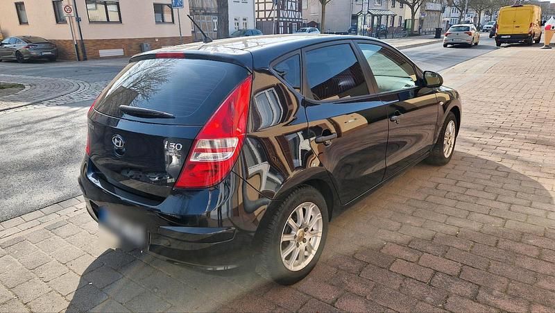 Gebraucht Hyundai i30 109 PS (80 kW) 2009 Schwarz Kleinwagen