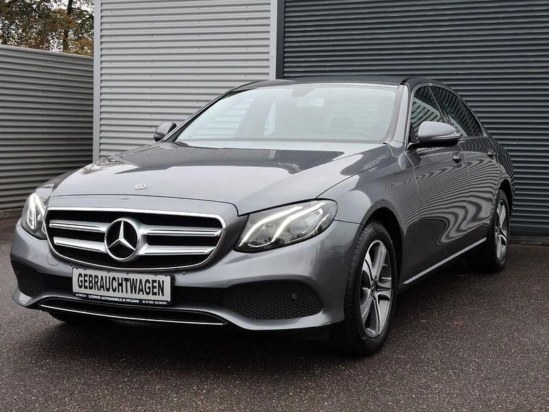 Grau Gebraucht 2018 Mercedes E200 Avantgarde Limousine | 22.999 € (Guter Preis) - Bild 1/4