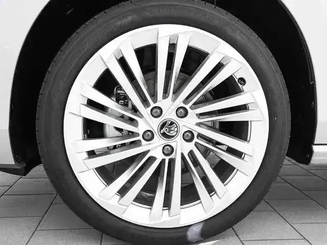 Gebraucht Skoda Superb Suite 150 PS (110 kW) 2024 Grau Kombi