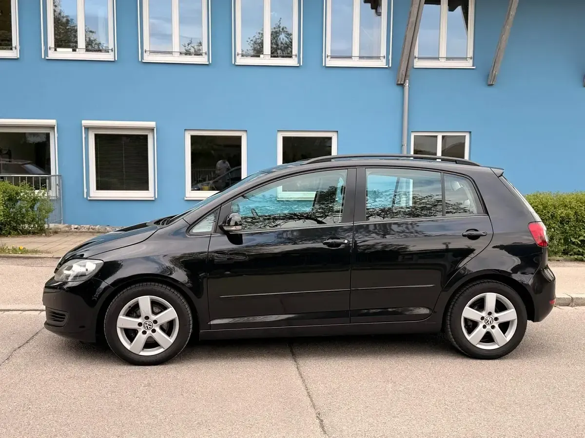 Gebraucht VW Golf VI 105 PS (77 kW) 2010 Schwarz Kleinwagen
