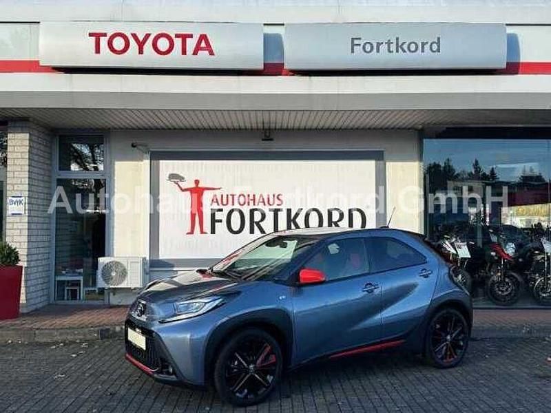 Grau Gebraucht 2023 Toyota Aygo Kleinwagen | 19.900 € (Fairer Preis) - Bild 1/3