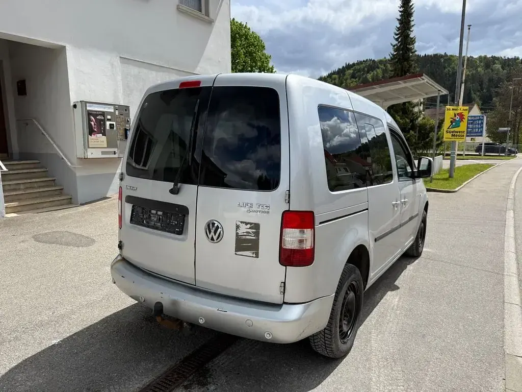 Używany VW Caddy Life 105 KM (77 kW) 2009 Srebrny Minivan