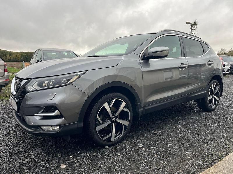 Grau Gebraucht 2018 Nissan Qashqai SUV | 14.850 € (Etwas zu teuer) - Bild 1/4