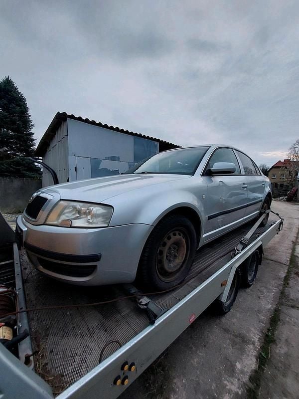 Second-hand Skoda Superb 150 CP (110 kW) 2003 Argintiu Berlinǎ