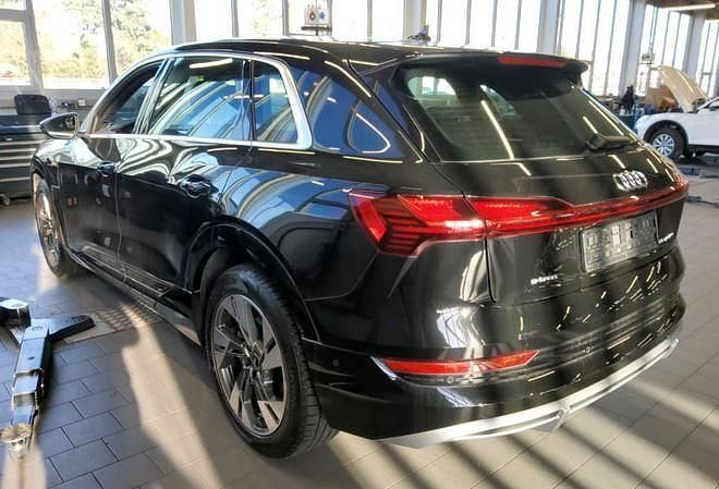 Gebraucht Audi e-tron S-Line 300 kW (408 PS) 2022 Schwarz SUV