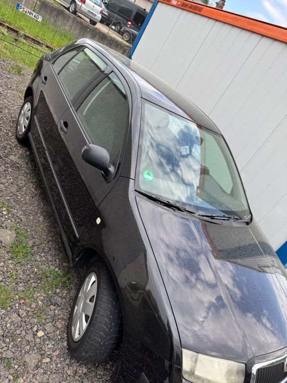 Schwarz Gebraucht 2005 Skoda Fabia Limousine | 675 € (Superpreis) - Bild 1/4