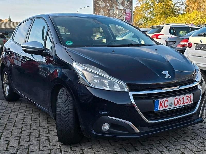Blau Gebraucht 2018 Peugeot 208 Allure Kleinwagen | 7.990 € (Guter Preis) - Bild 1/4