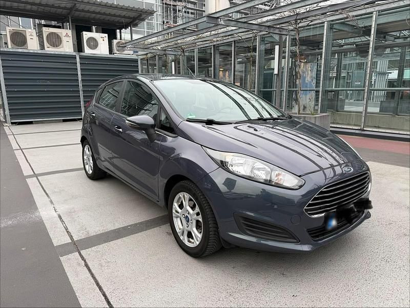 Gebraucht Ford Fiesta 75 PS (55 kW) 2014 Grau Kleinwagen
