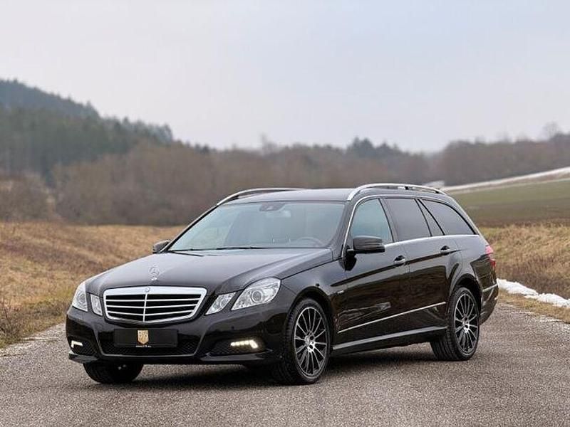 Gebraucht Mercedes E200 Avantgarde 375 PS (275 kW) 2010 Schwarz Limousine