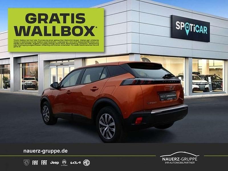 Gebraucht Peugeot e-2008 Active 100 kW (136 PS) 2022 Orange SUV