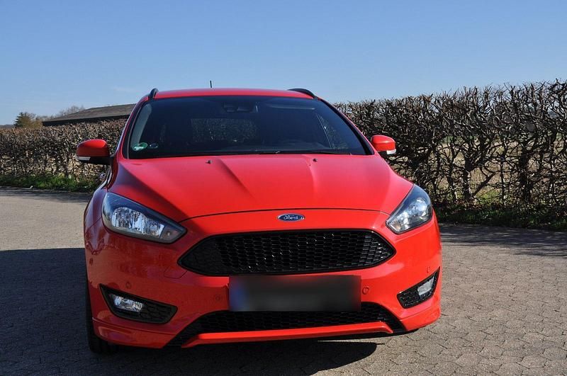 Gebraucht Ford Focus ST-Line 125 PS (91 kW) 2018 Rot Kombi