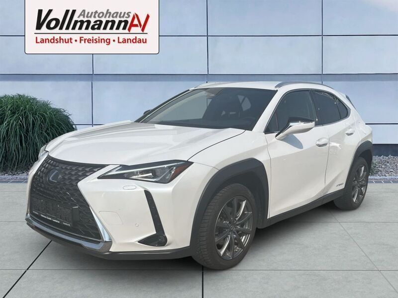 Weiß Gebraucht 2021 Lexus UX 250h SUV | 23.950 € (Fairer Preis) - Bild 1/4
