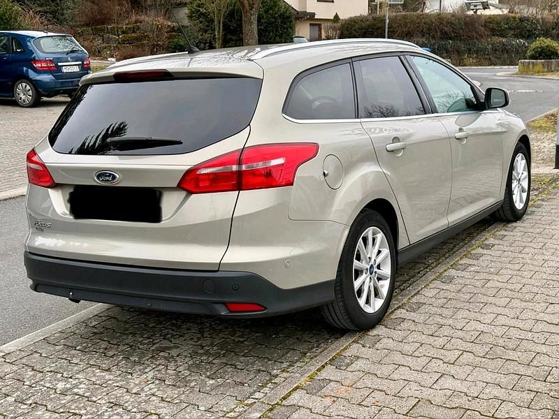 Gebraucht Ford Focus 120 PS (88 kW) 2015 Gold Kombi