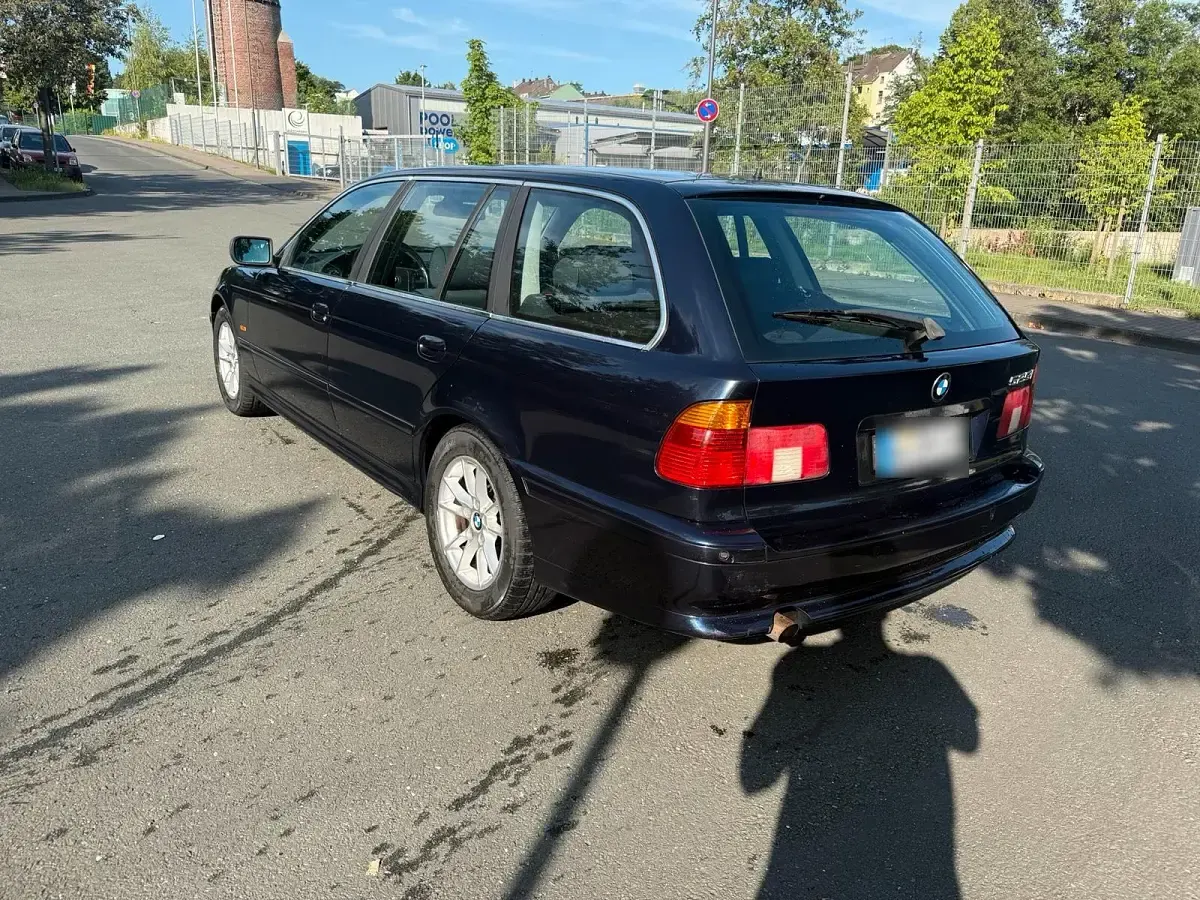 Gebraucht BMW 525 192 PS (141 kW) 2001 Blau Kombi