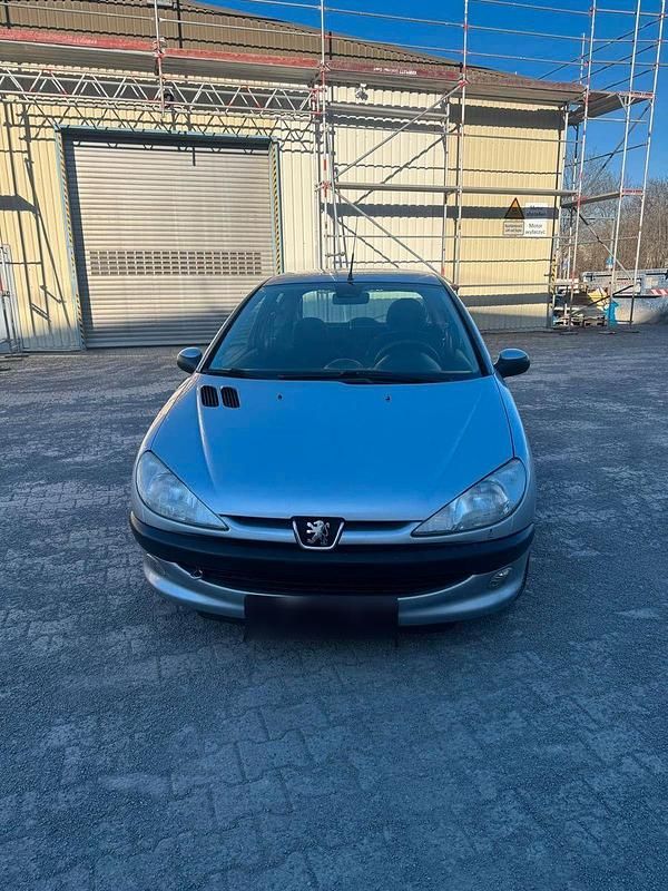 Gebraucht Peugeot 206 75 PS (55 kW) 1999 Silber Kleinwagen
