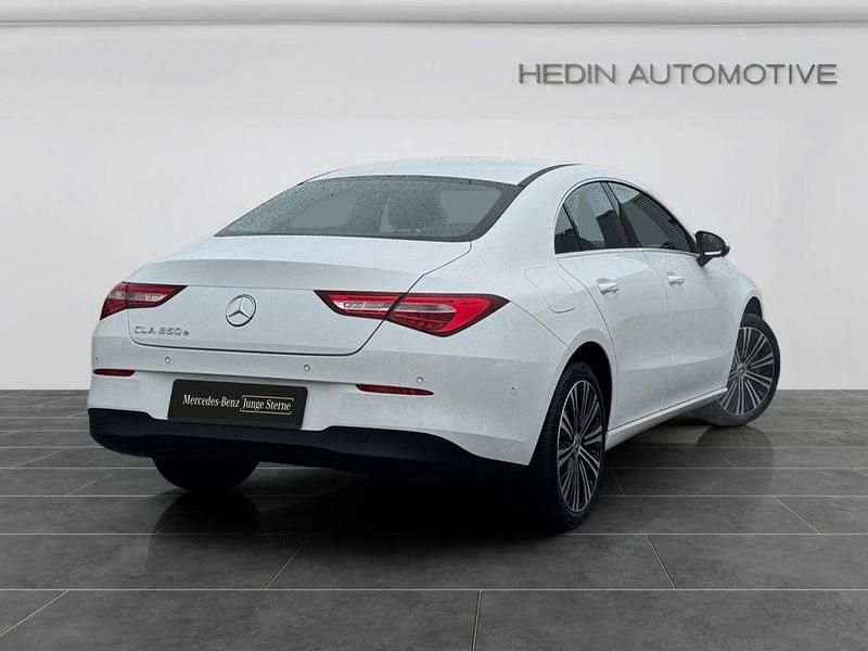 Gebraucht Mercedes CLA250e 160 PS (117 kW) 2022 Unilack polarweiß Limousine