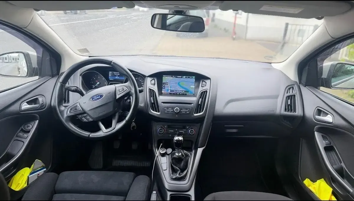 Usata Ford Focus 120 CV (88 kW) 2015 Oro Utilitaria