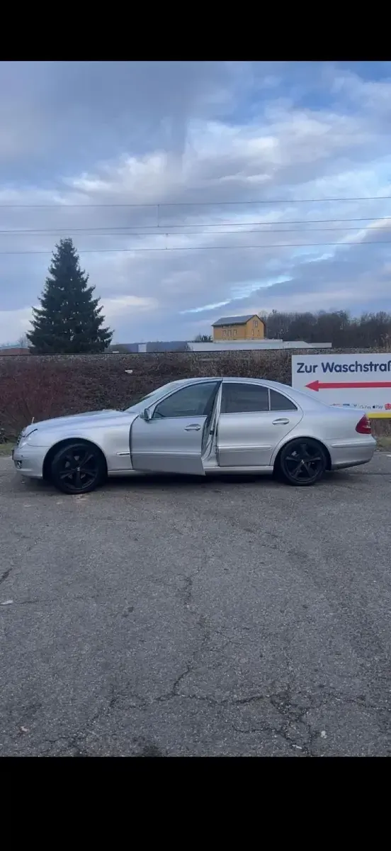 Gebraucht Mercedes E220 150 PS (110 kW) 2003 Limousine