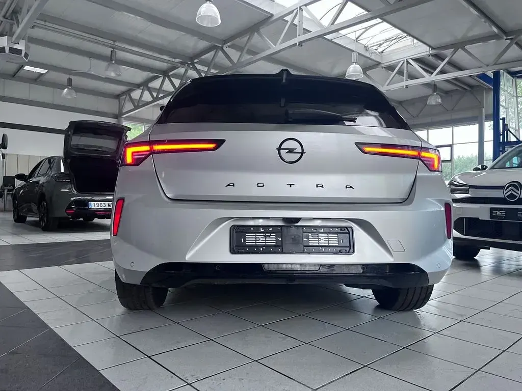Gebraucht Opel Astra 131 PS (96 kW) 2025 Grau Kleinwagen
