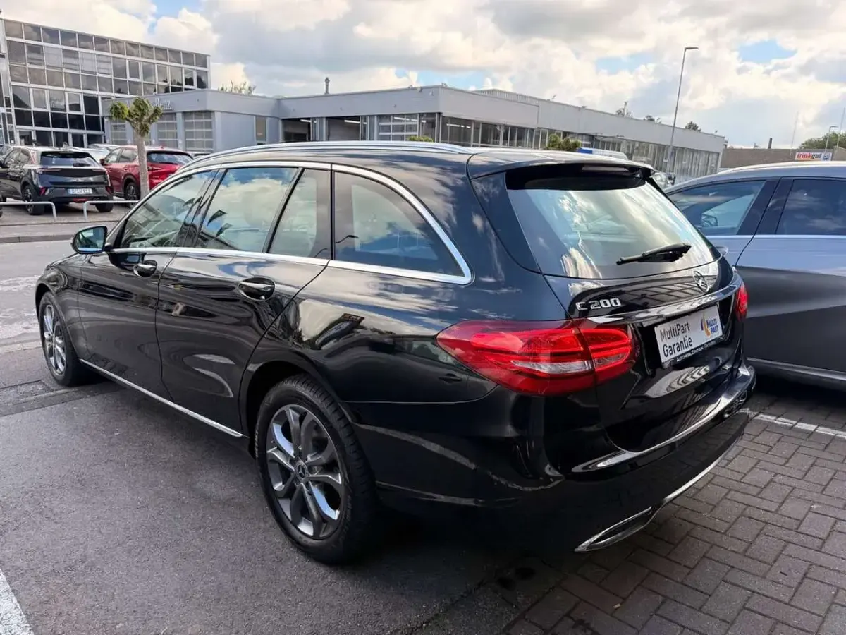 Gebraucht Mercedes C200 184 PS (135 kW) 2017 Obsidianschwarz Kombi