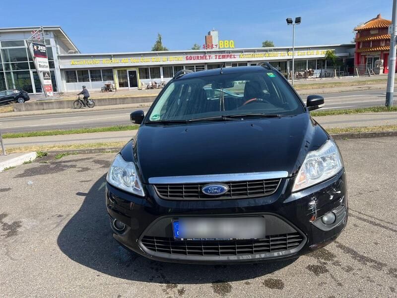 Schwarz Gebraucht 2010 Ford Focus Sport Kombi | 1.600 € - Bild 1/4