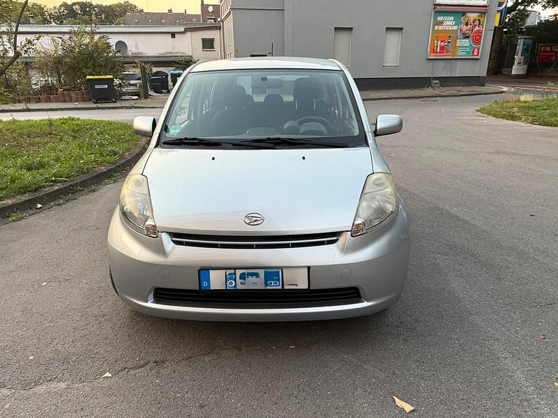Silber Gebraucht 2007 Daihatsu Sirion Kleinwagen | 1.200 € (Guter Preis) - Bild 1/4