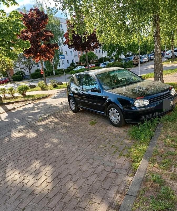 Schwarz Gebraucht 2003 VW Golf IV Kleinwagen | 1.000 € (Fairer Preis) - Bild 1/4