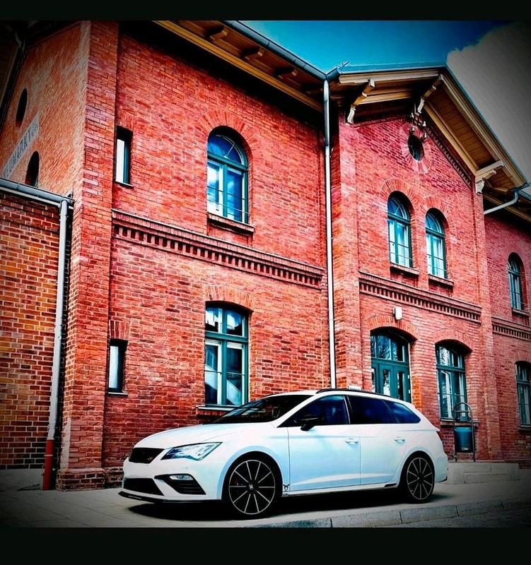 Weiß Gebraucht 2017 Cupra Leon Kombi | 19.000 € (Fairer Preis) - Bild 1/2